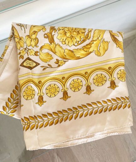 VERSACE pañuelo seda amarillo