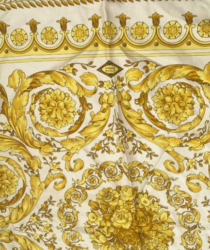 VERSACE pañuelo seda amarillo