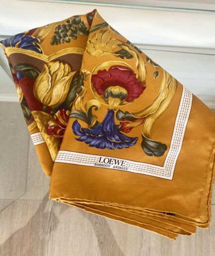 LOEWE pañuelo seda