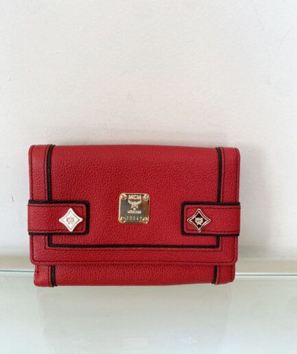 MCM Cartera roja con detalles dorados 💚​