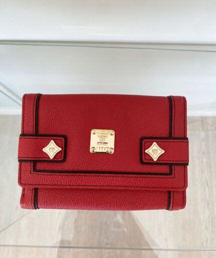MCM Cartera roja con detalles dorados 💚​