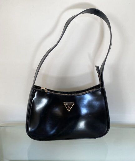 Guess Bolso de charol negro