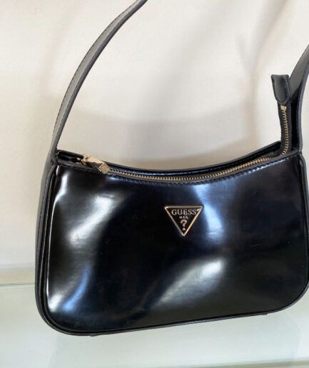 Guess Bolso de charol negro