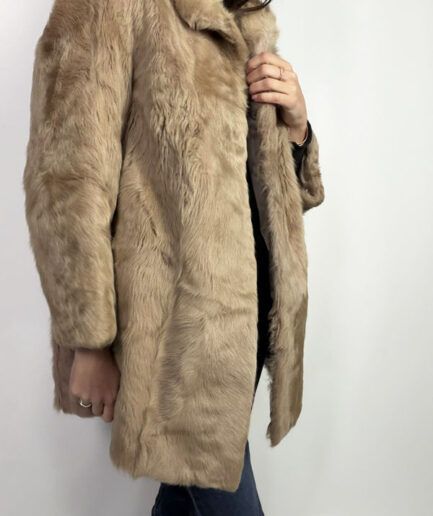 Abrigo de cordero color beige (T.40)