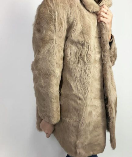 Abrigo de cordero color beige (T.40)