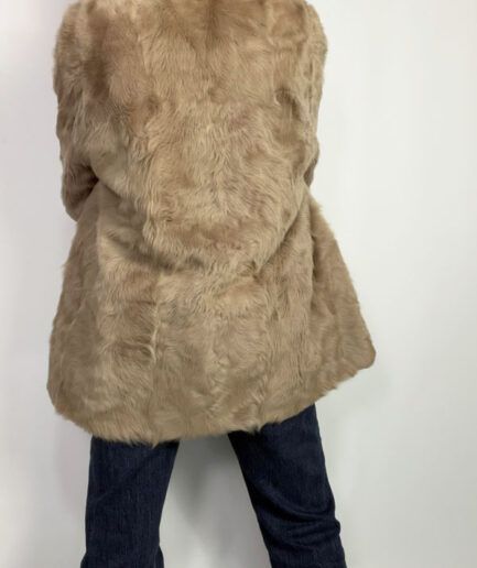 Abrigo de cordero color beige (T.40)