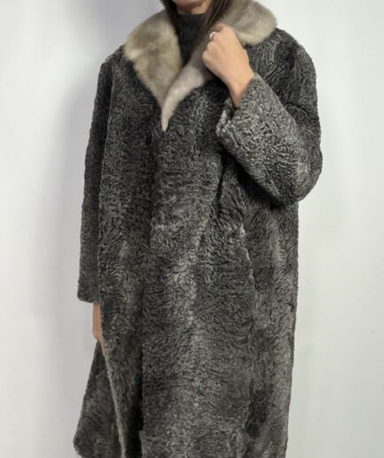 Abrigo largo astracán gris con cuello. (T.L)