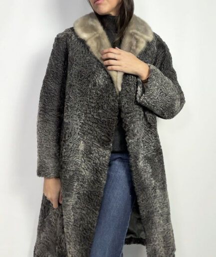 Abrigo largo astracán gris con cuello. (T.L)