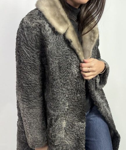 Abrigo largo astracán gris con cuello. (T.L)