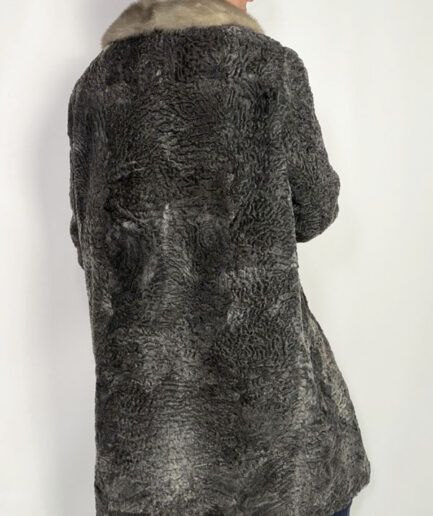 Abrigo largo astracán gris con cuello. (T.L)