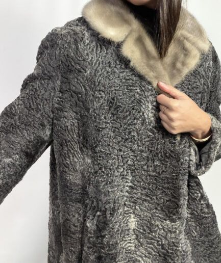 Abrigo largo astracán gris con cuello. (T.L)