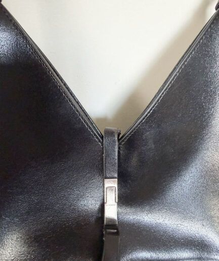 GIVENCHY bolso Cut Out Mini Bag en piel negra