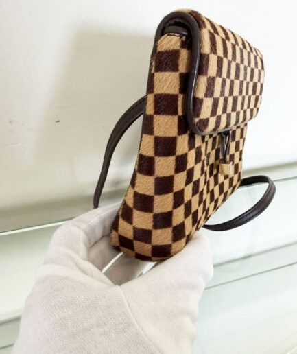 LOUIS VUITTON bandolera Gazelle en piel de potro