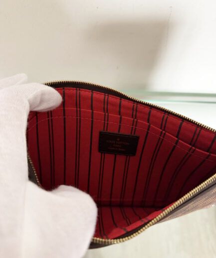 LOUIS VUITTON pochette con estampado Damier