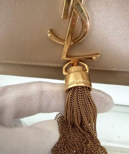 SAINT LAURENT Bolso de mano Kate mediano beige