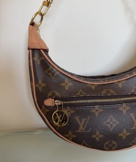 LOUIS VUITTON Bolso Loop Half Moon