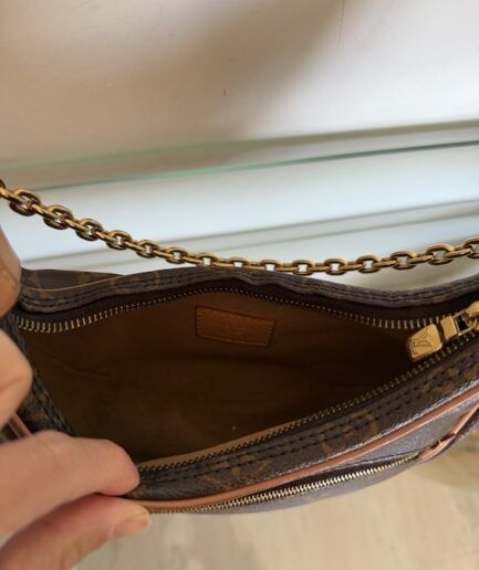 LOUIS VUITTON Bolso Loop Half Moon