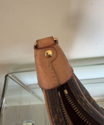 LOUIS VUITTON Bolso Loop Half Moon
